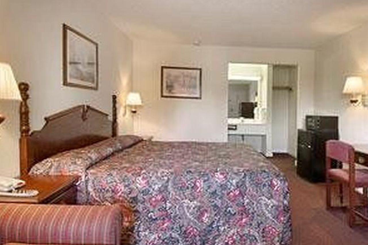 Rodeway Inn Ламбертон Экстерьер фото