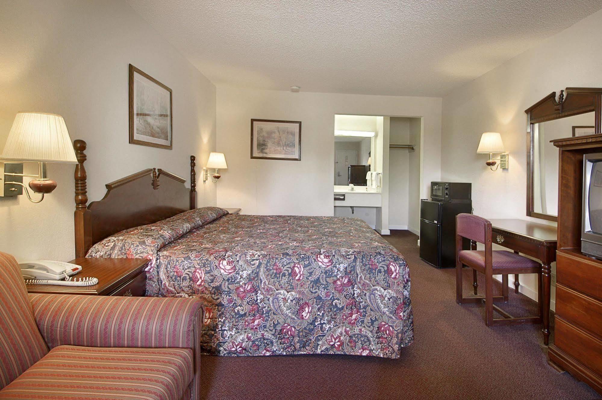 Rodeway Inn Ламбертон Экстерьер фото